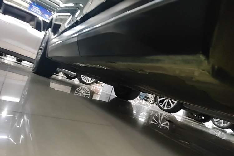 Used Nio ES7 2022 75 kWh Left Side Sill