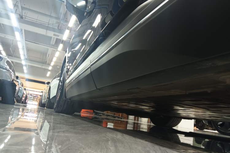 Used Nio ES7 2022 75 kWh Left Side Sill
