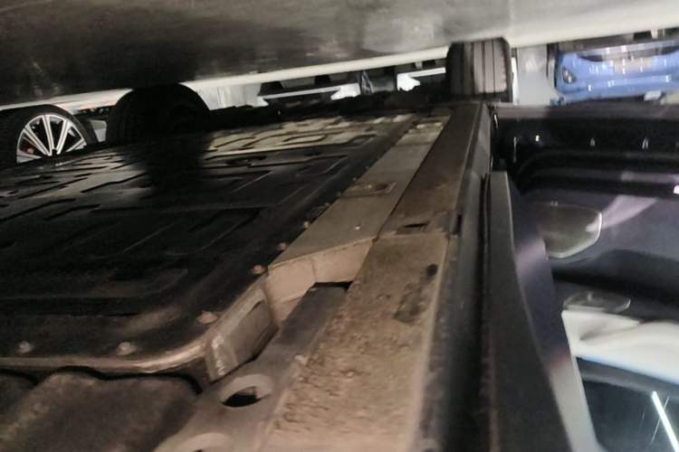 Used Nio ES7 2022 75 kWh Left Side Sill