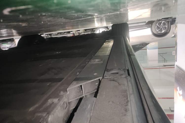 Used Nio ES7 2022 75 kWh Left Side Sill