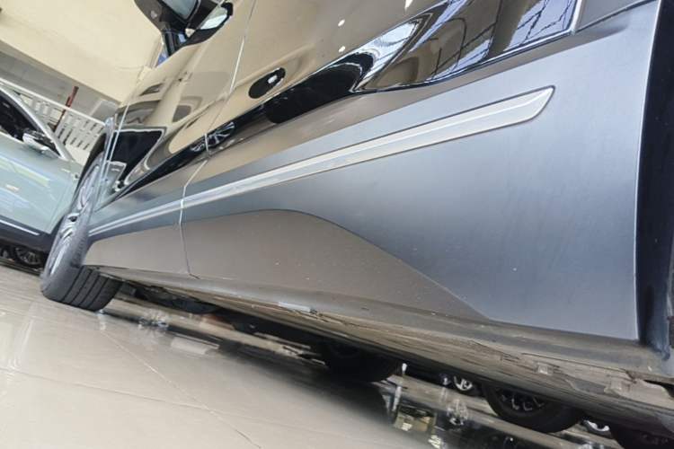 Used Nio ES7 2022 75 kWh Left Side Sill