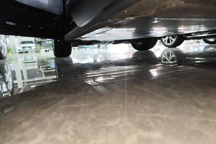 Used Nio ES7 2022 75 kWh Left Side Sill