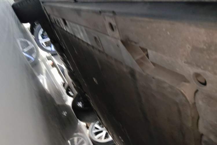 Used Nio ES7 2022 100kWh First Edition Left Side Sill