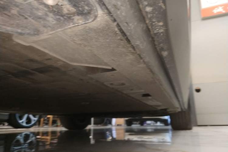 Used Nio ES7 2022 75 kWh Left Side Sill