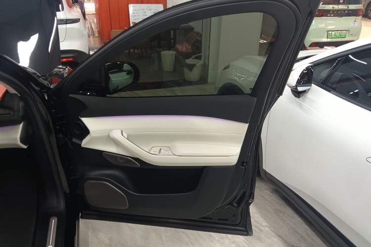 Used Nio ES7 2022 75 kWh Right Front Door Interior