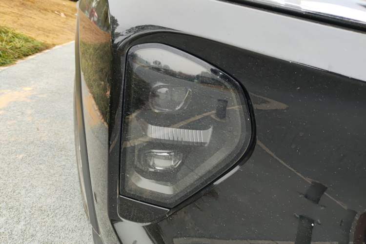 Used Nio ES7 2022 75 kWh Right Front Headlight