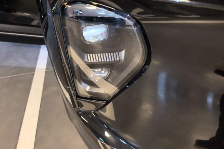 Used Nio ES7 2022 75 kWh Right Front Headlight
