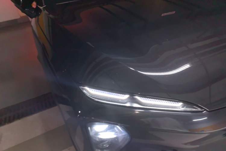Used Nio ES7 2022 100 kWh Right Front Headlight