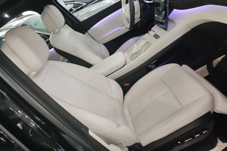 Used Nio ES7 2022 75 kWh Right Front Seat