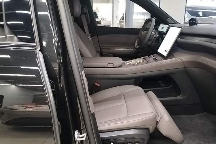 Used Nio ES7 2022 75 kWh Right Front Seat