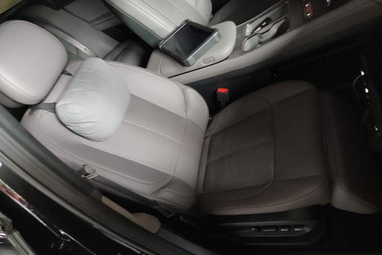 Used Nio ES7 2022 75 kWh Right Front Seat