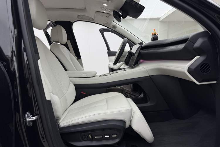 Used Nio ES7 2022 75 kWh Right Front Seat
