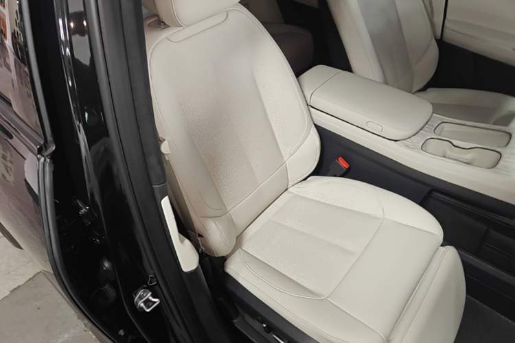 Used Nio ES7 2022 100 kWh Right Front Seat