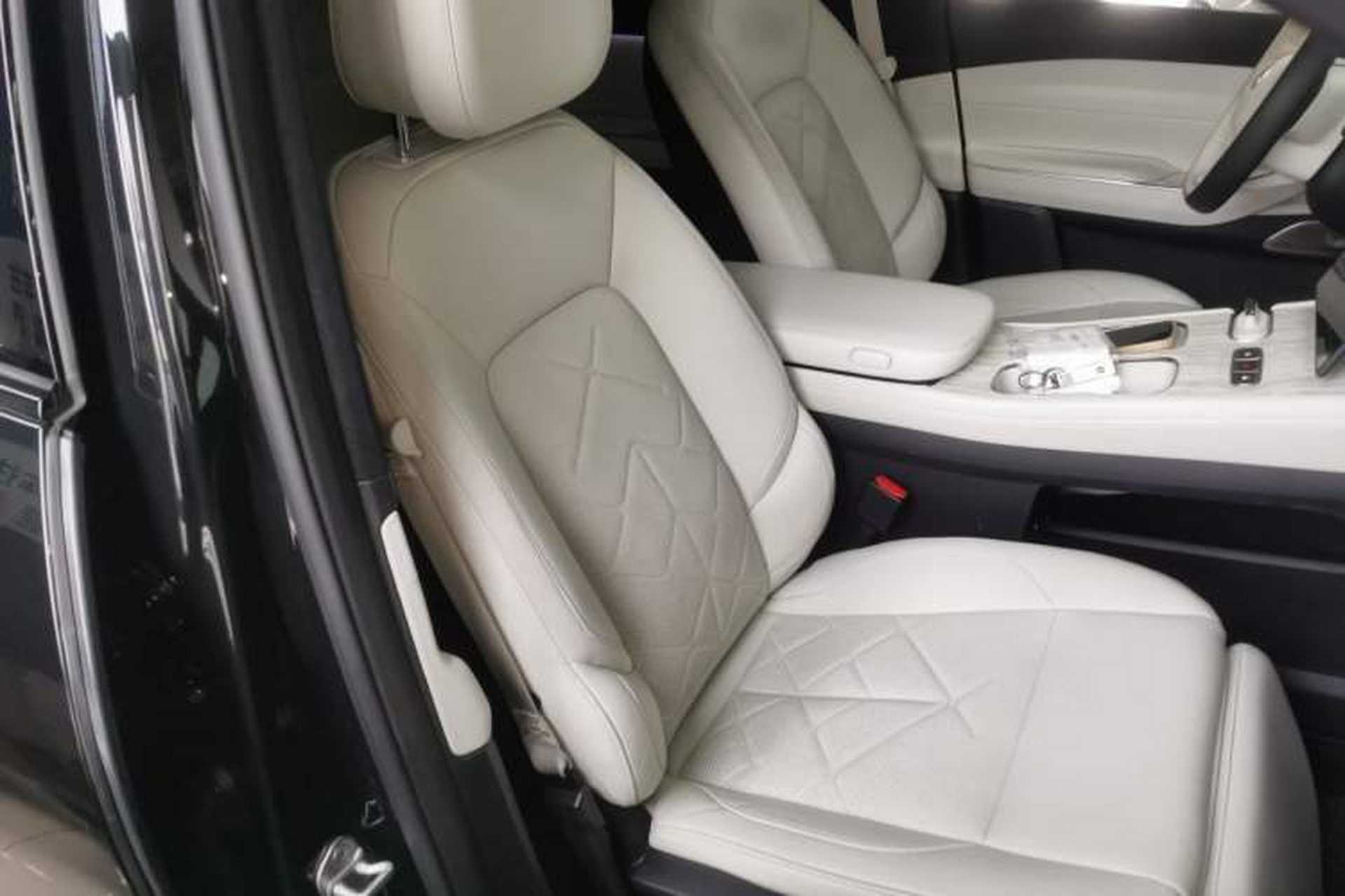 Used Nio ES7 2022 100 kWh Right Front Seat