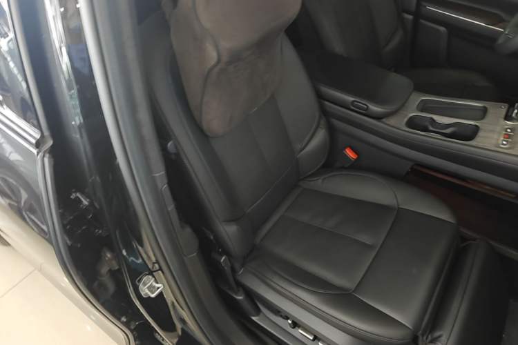 Used Nio ES7 2022 100 kWh Right Front Seat