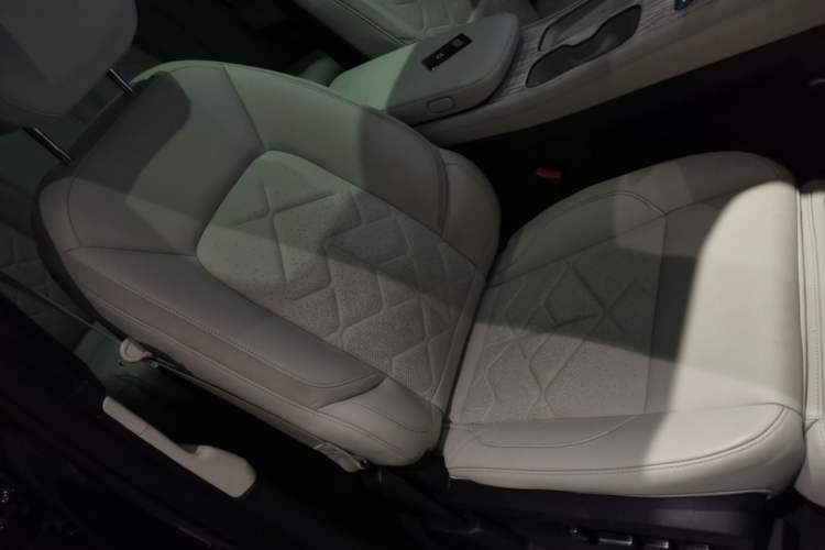 Used Nio ES7 2022 100kWh First Edition Right Front Seat