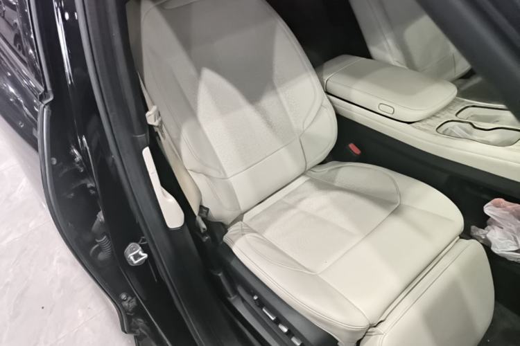 Used Nio ES7 2022 75 kWh Right Front Seat