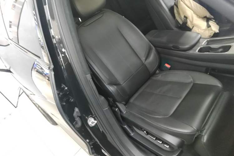 Used Nio ES7 2022 75 kWh Right Front Seat