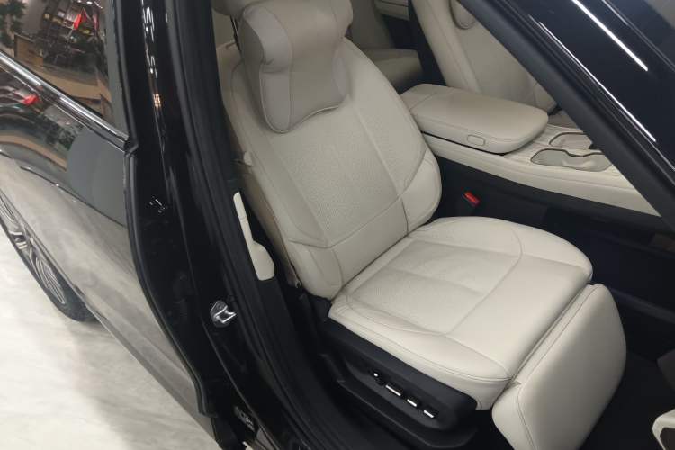 Used Nio ES7 2022 75 kWh Right Front Seat