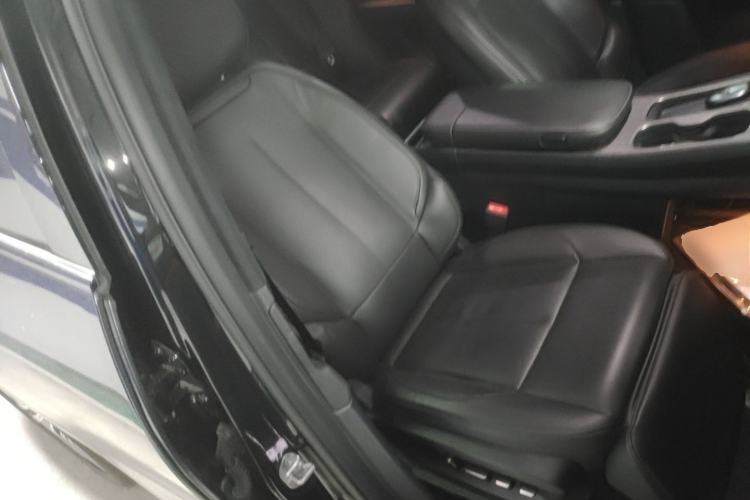 Used Nio ES7 2022 75 kWh Right Front Seat