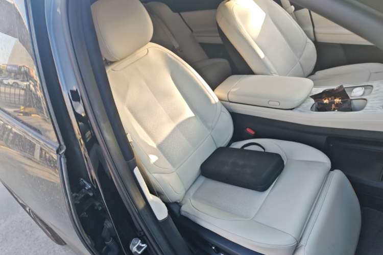 Used Nio ES7 2022 100 kWh Right Front Seat