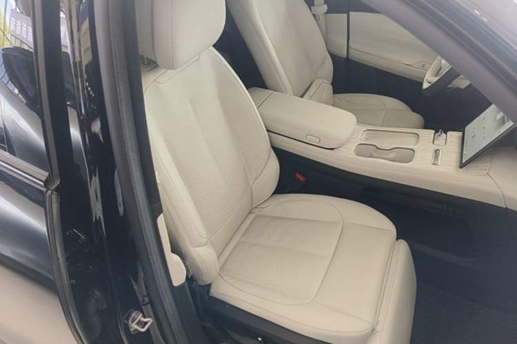 Used Nio ES7 2022 75 kWh Right Front Seat