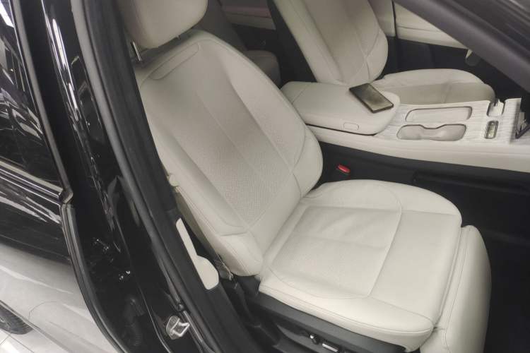 Used Nio ES7 2022 75 kWh Right Front Seat