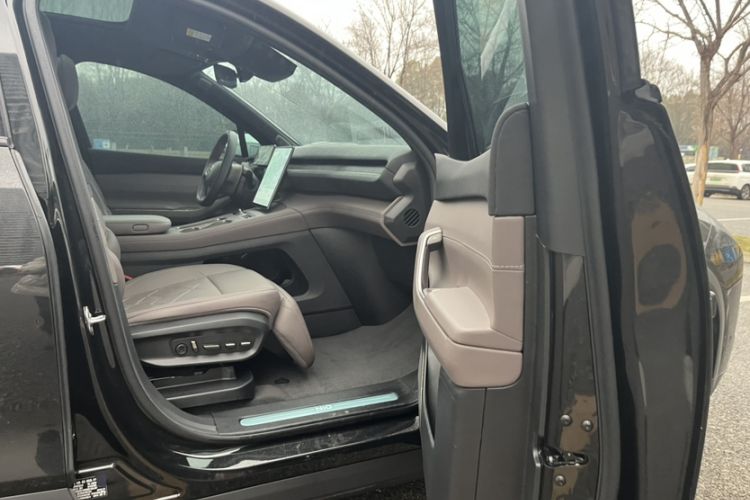 Used Nio ES7 2022 75 kWh Right Front Seat
