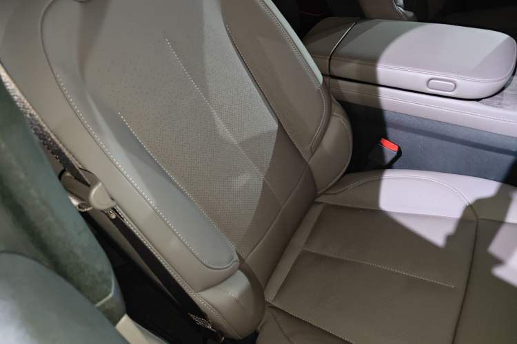 Used Nio ES7 2022 75 kWh Right Front Seat