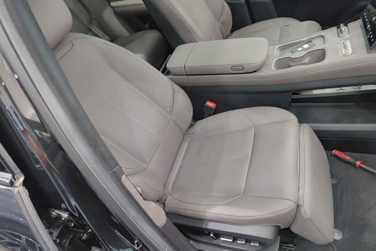 Used Nio ES7 2022 75 kWh Right Front Seat