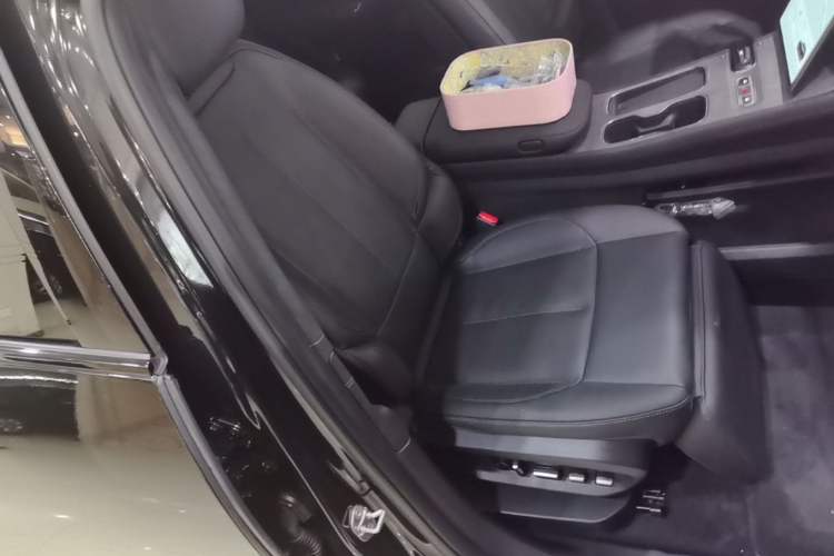 Used Nio ES7 2022 75 kWh Right Front Seat