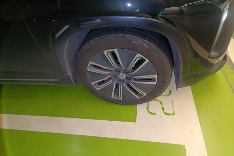 Used Nio ES7 2022 75 kWh Right Front Wheel Hub