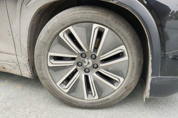 Used Nio ES7 2022 75 kWh Right Front Wheel Hub