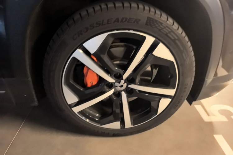 Used Nio ES7 2022 75 kWh Right Front Wheel Hub