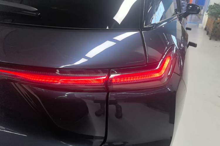 Used Nio ES7 2022 75 kWh Right Rear Taillight