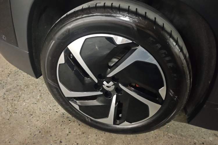 Used Nio ES7 2022 75 kWh Right Rear Wheel Hub