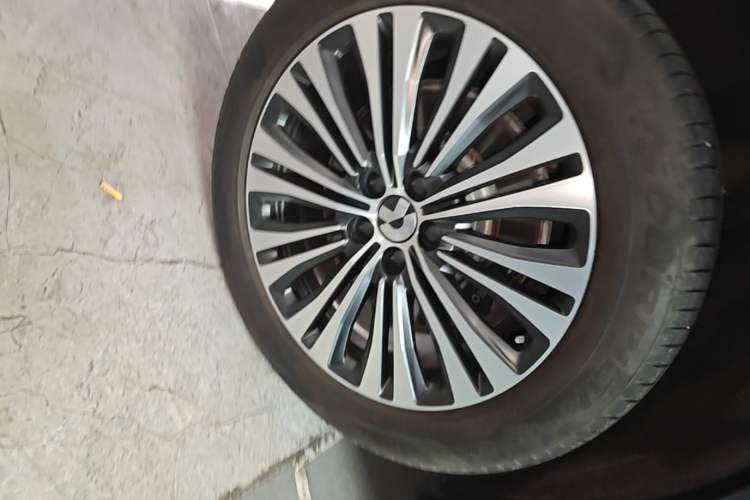 Used Nio ES7 2022 100 kWh Right Rear Wheel Hub