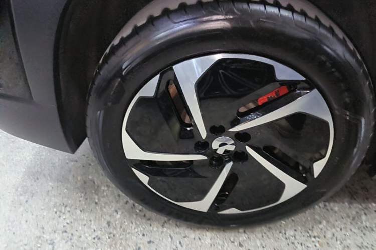 Used Nio ES7 2022 75 kWh Right Rear Wheel Hub
