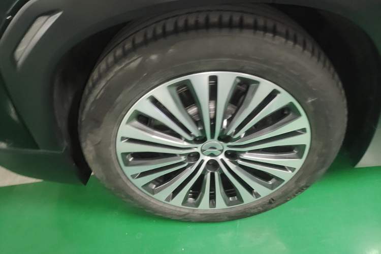 Used Nio ES7 2022 75 kWh Right Rear Wheel Hub