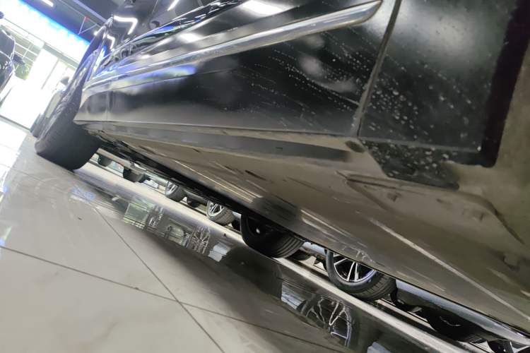 Used Nio ES7 2022 75 kWh Right Side Sill