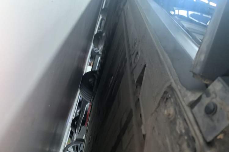 Used Nio ES7 2022 75 kWh Right Side Sill
