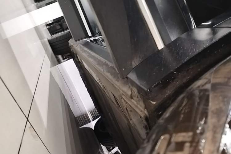 Used Nio ES7 2022 75 kWh Right Side Sill