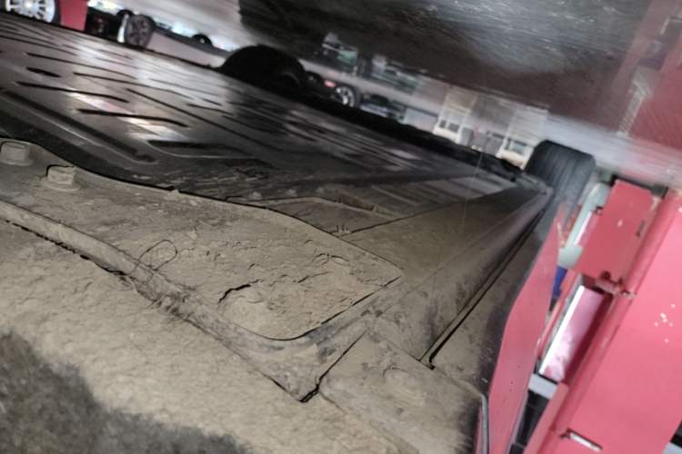 Used Nio ES7 2022 75 kWh Right Side Sill