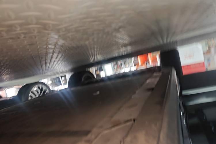 Used Nio ES7 2022 100 kWh Right Side Sill