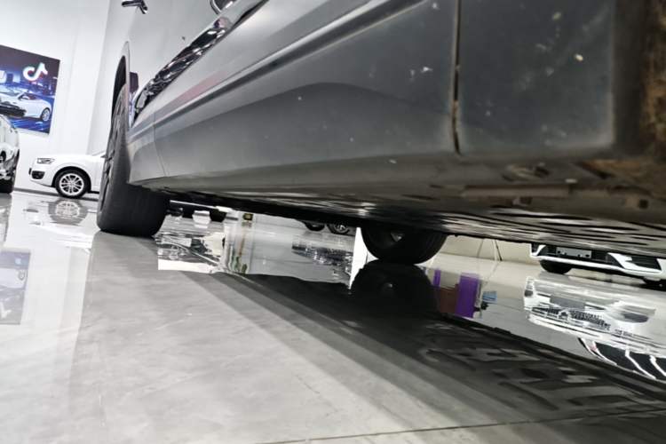 Used Nio ES7 2022 75 kWh Right Side Sill