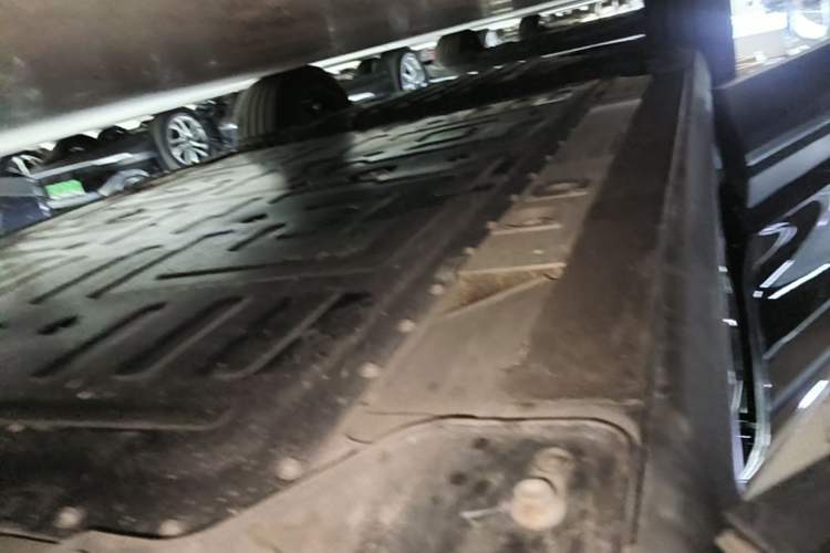 Used Nio ES7 2022 75 kWh Right Side Sill