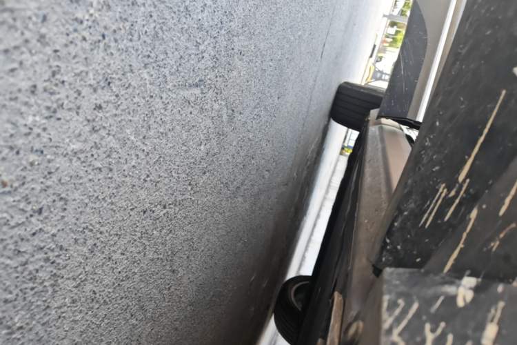 Used Nio ES7 2022 100 kWh Right Side Sill