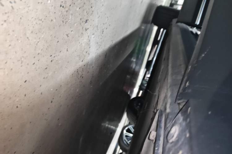 Used Nio ES7 2022 100 kWh Right Side Sill