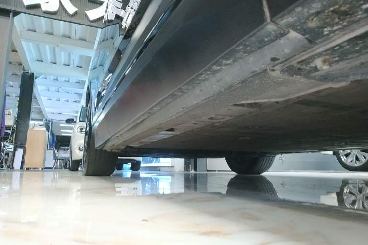 Used Nio ES7 2022 75 kWh Right Side Sill