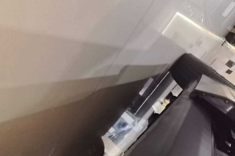 Used Nio ES7 2022 75 kWh Right Side Sill